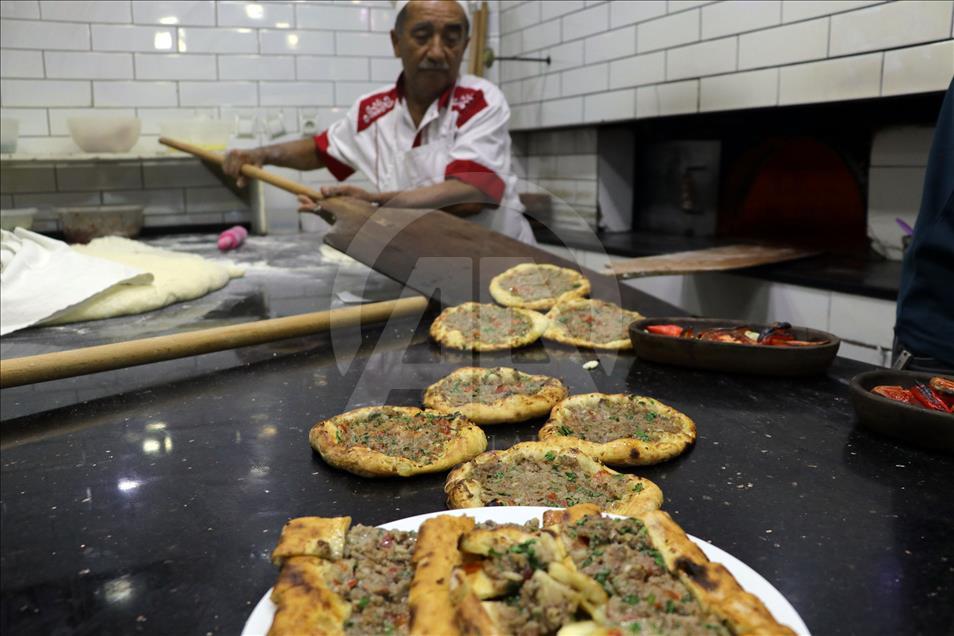 Sahur yemeği "pide profesörü"nden
