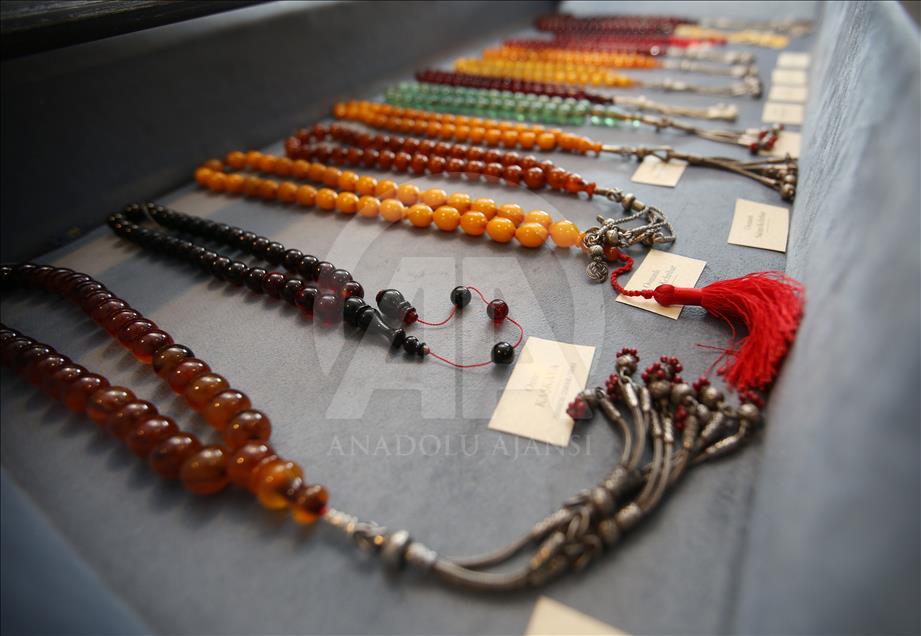 تركيا.. سُبحة مصنوعة من خرطوم نرجيلة عثمانية تُقدر بآلاف الدولارات