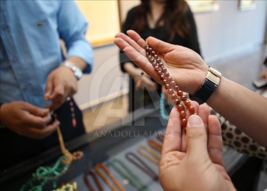 تركيا.. سُبحة مصنوعة من خرطوم نرجيلة عثمانية تُقدر بآلاف الدولارات