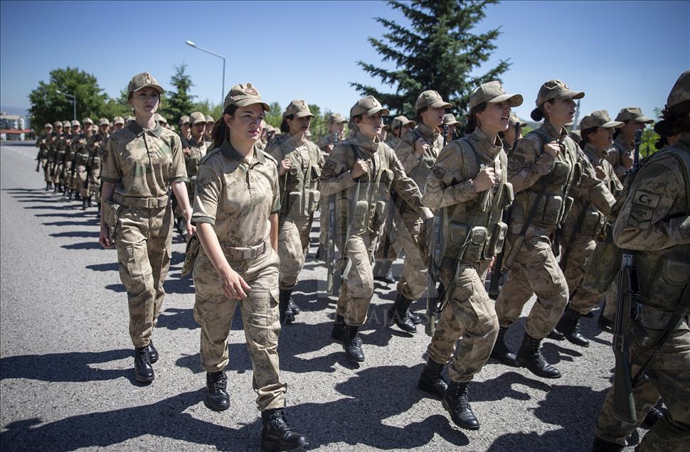 Geleceğin kahraman kadın jandarmalarını onlar yetiştiriyor