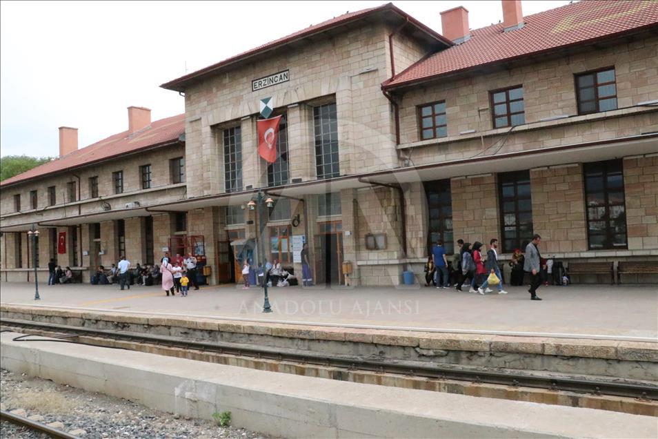 Doğu Ekspresi ile hatıralarına yolculuk yaptı