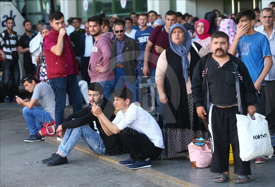 Bayram arefesinde AŞTİ'de uzun kuyruklar oluştu