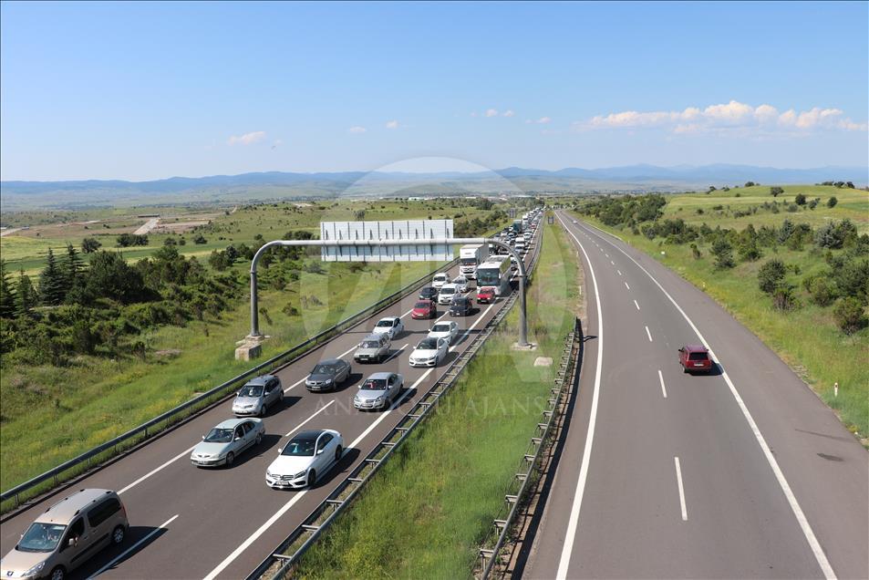 Trafiği Az Olan Bir Otoyolda www.aa.com.tr