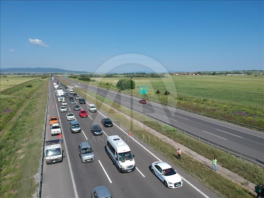 Trafiği Az Olan Bir Otoyolda www.aa.com.tr