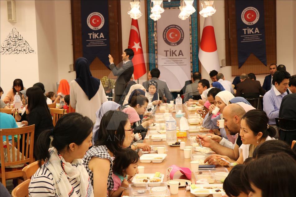 TİKA Japonya’da ilk kez iftar sofrası kurdu