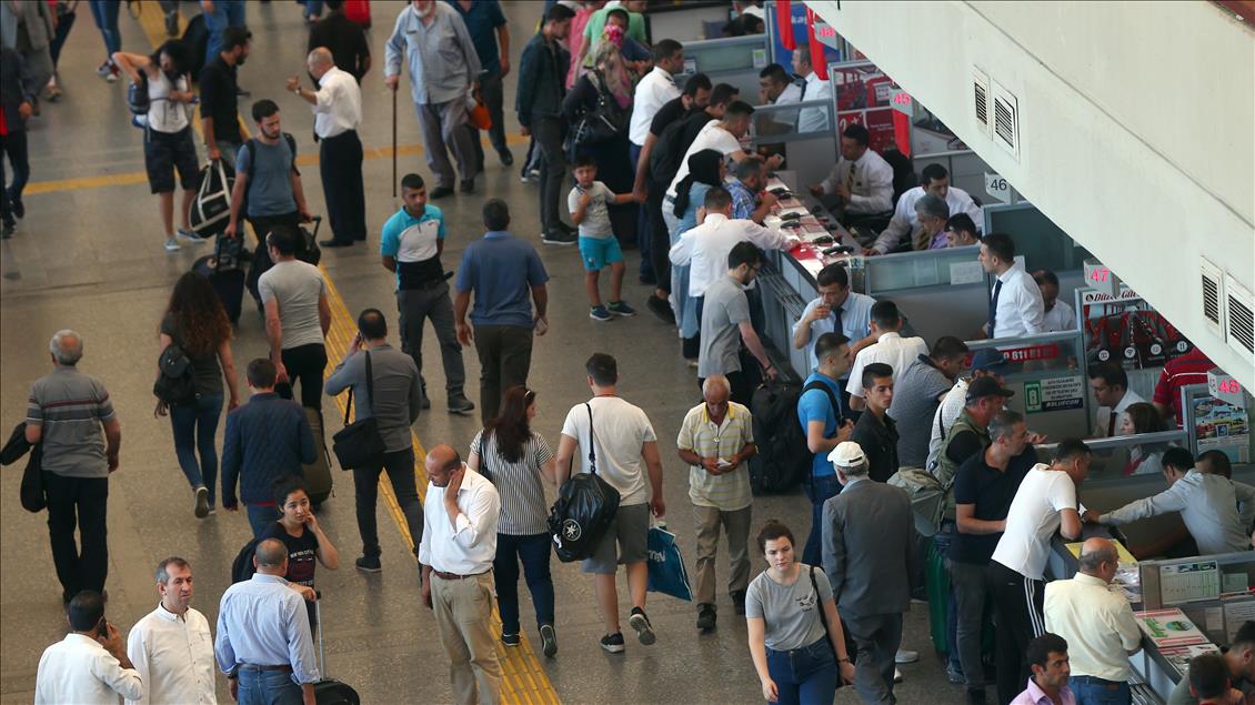 Bayram arefesinde AŞTİ'de uzun kuyruklar oluştu