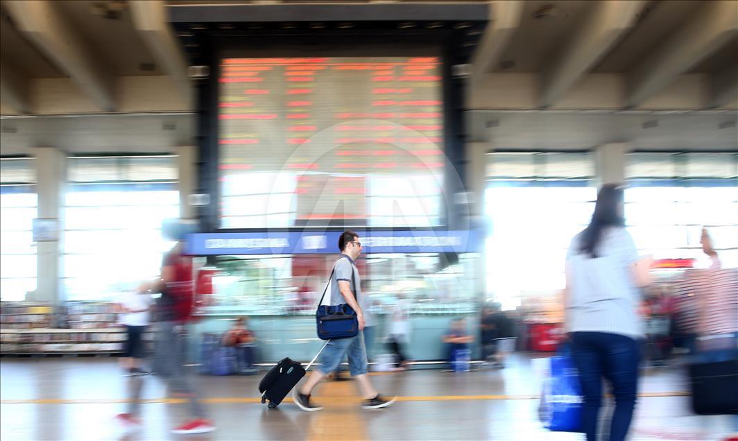 Bayram arefesinde AŞTİ'de uzun kuyruklar oluştu