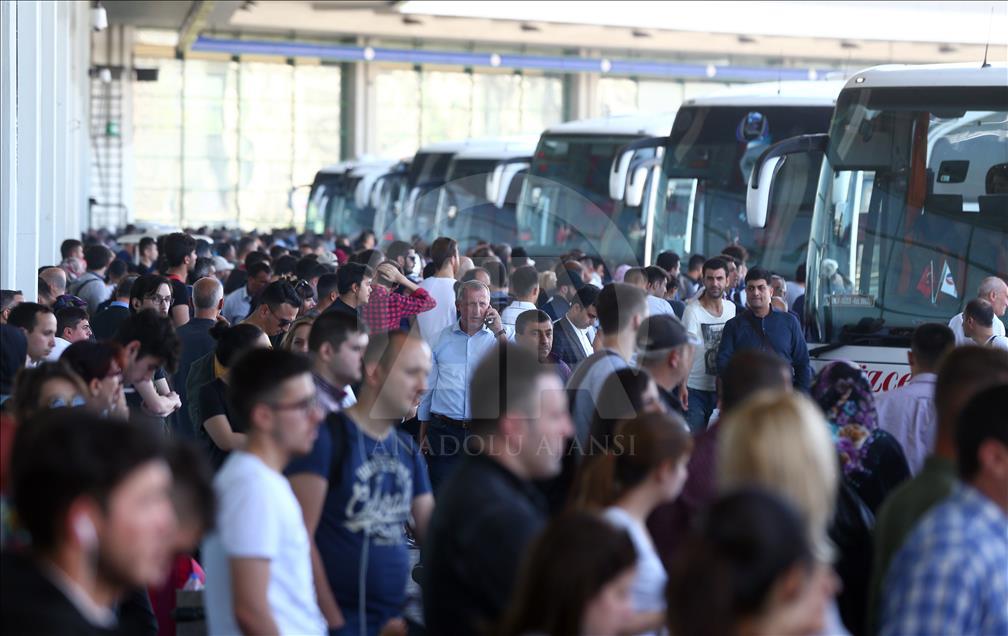 Bayram arefesinde AŞTİ'de uzun kuyruklar oluştu
