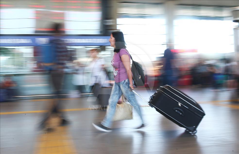 Bayram arefesinde AŞTİ'de uzun kuyruklar oluştu