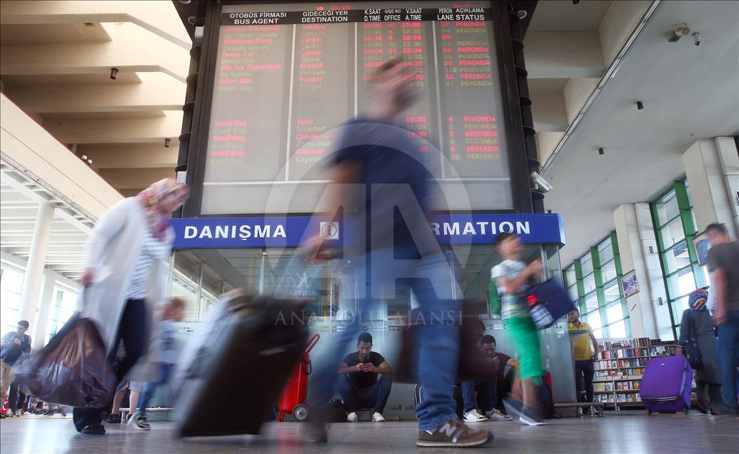 Bayram arefesinde AŞTİ'de uzun kuyruklar oluştu