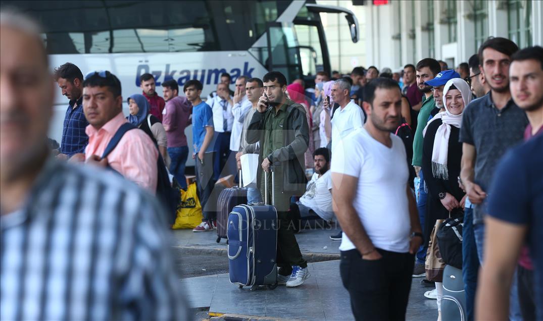 Bayram arefesinde AŞTİ'de uzun kuyruklar oluştu
