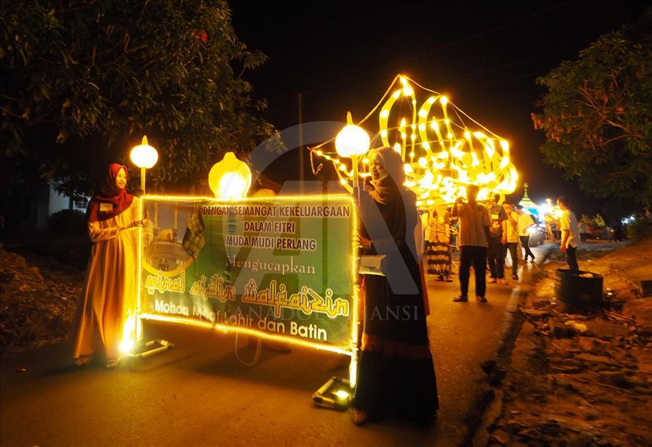 Parade malam takbir menyambut Idul Fitri di Bangka, Indonesia