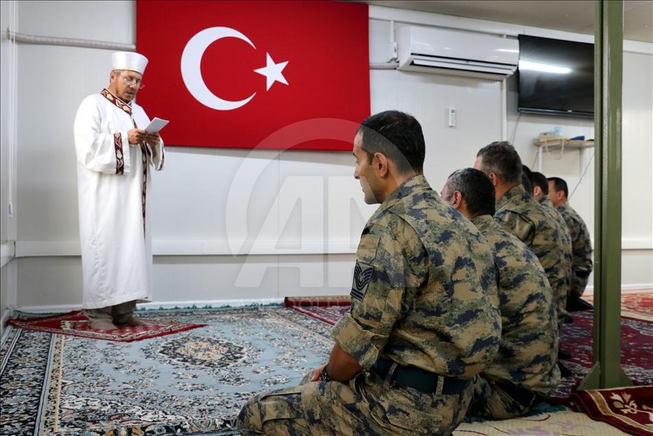 Afrin sınırındaki Mehmetçik'in bayram sevinci
