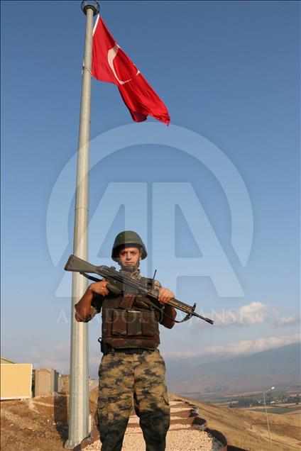 Afrin sınırındaki Mehmetçik'in bayram sevinci
