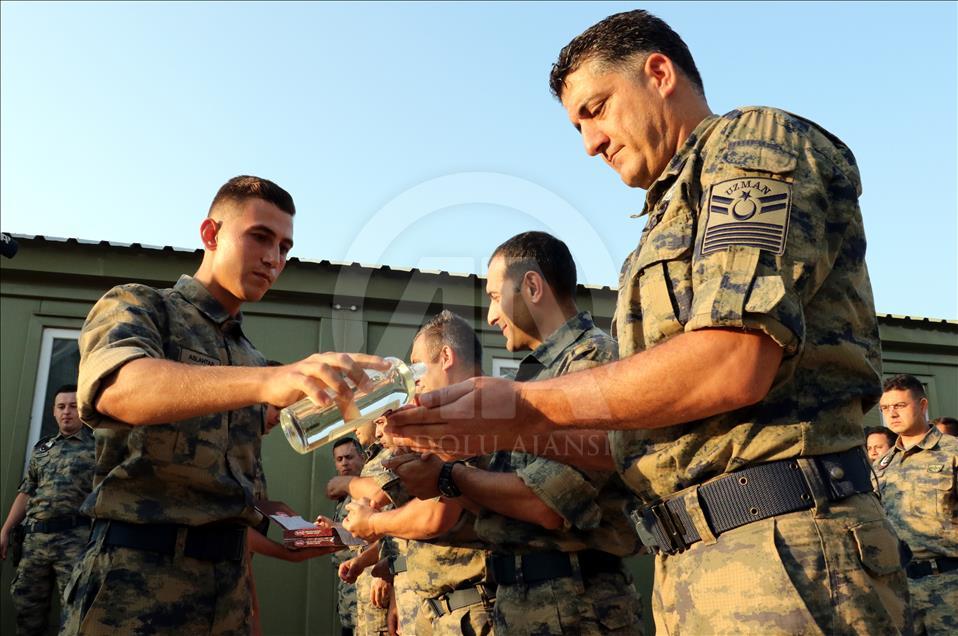 Afrin sınırındaki Mehmetçik'in bayram sevinci
