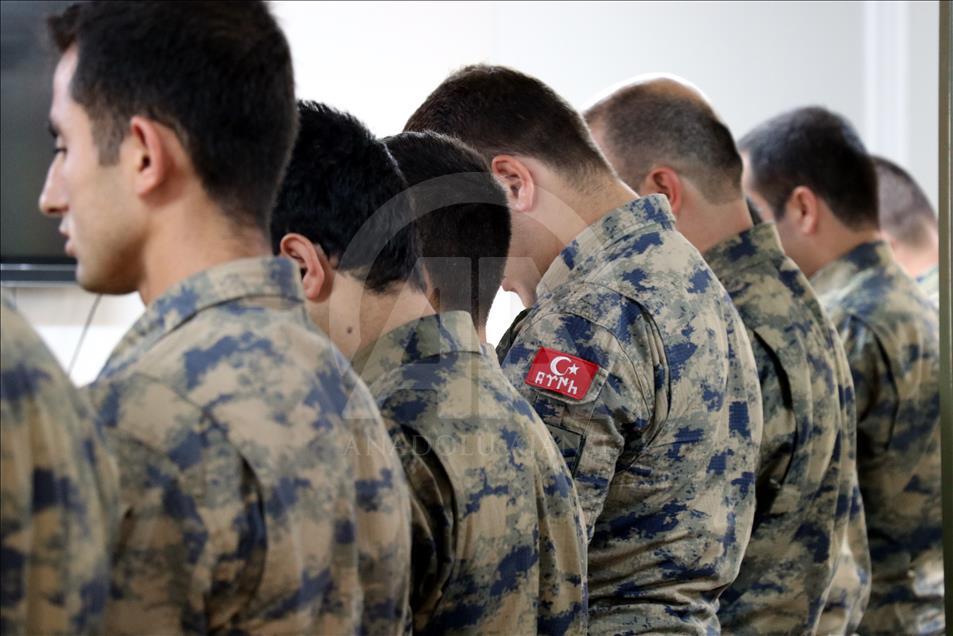 Afrin sınırındaki Mehmetçik'in bayram sevinci

