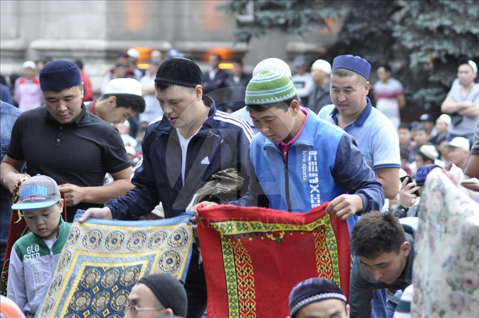 Kırgızistan'da Ramazan Bayramı kutlanıyor