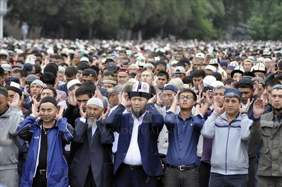 Kırgızistan'da Ramazan Bayramı kutlanıyor