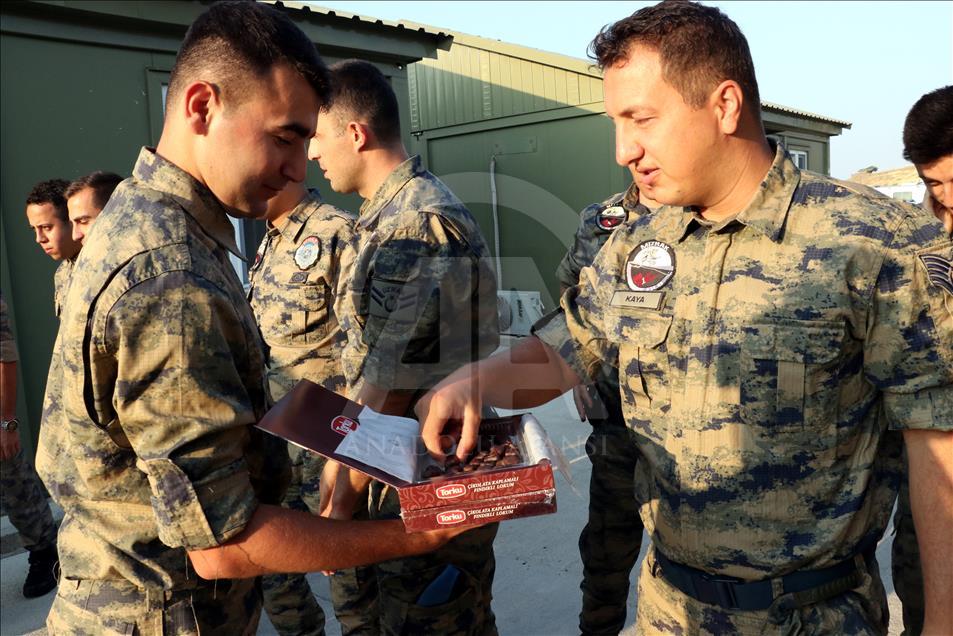 Afrin sınırındaki Mehmetçik'in bayram sevinci
