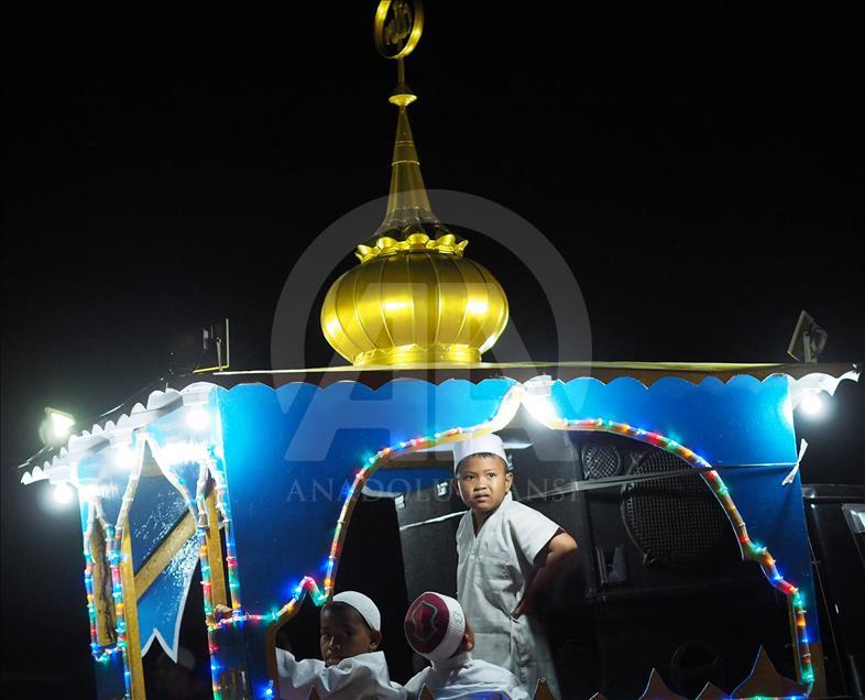 Pawai Malam Takbir Menyambut Hari Raya Idul Fitri Anadolu Ajansı