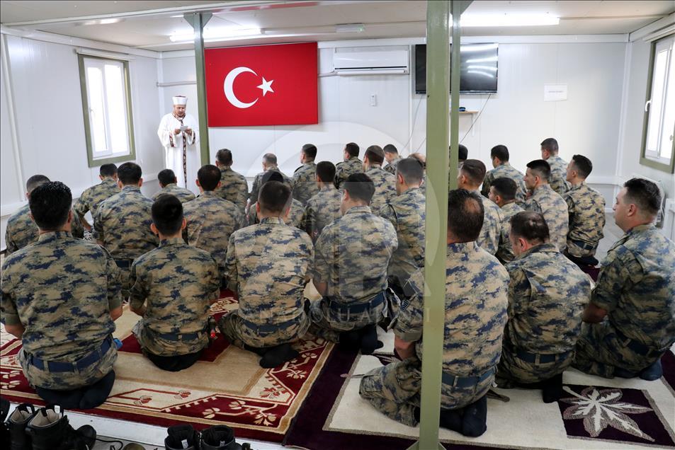Afrin sınırındaki Mehmetçik'in bayram sevinci
