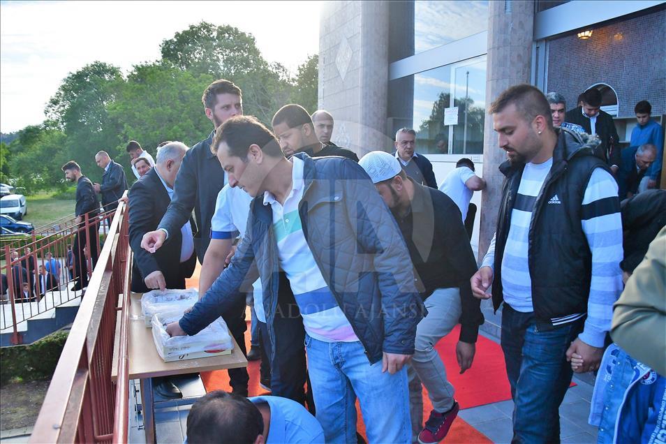 İsveç'te bayram namazı