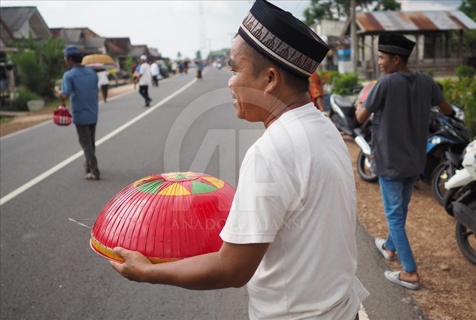 Tradisi makan bersama setelah salat Idul Fitri di Bangka