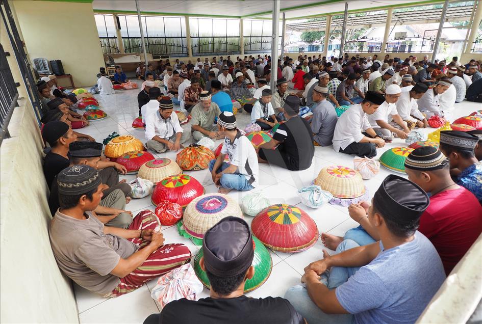 Tradisi makan bersama setelah salat Idul Fitri di Bangka