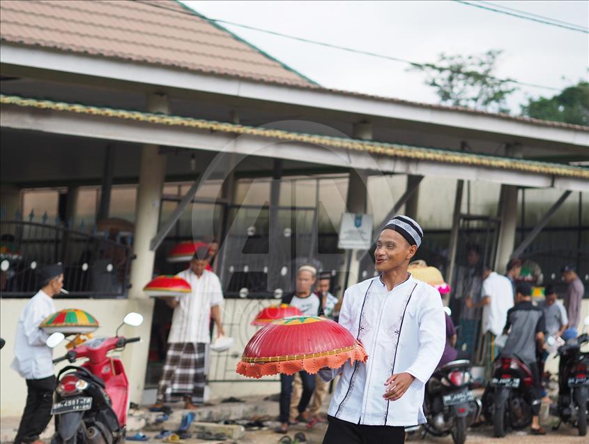 Tradisi makan bersama setelah salat Idul Fitri di Bangka