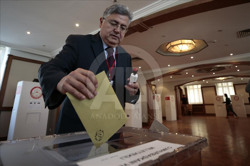 Граждане Турции в России голосуют на выборах
