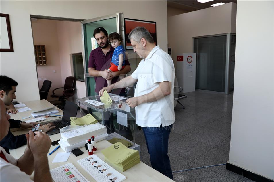 Erbil'de seçmenler sandık başında
