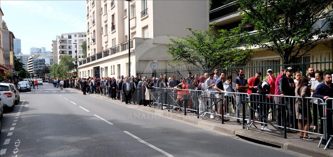 Paris'te oy kullanma işlemi