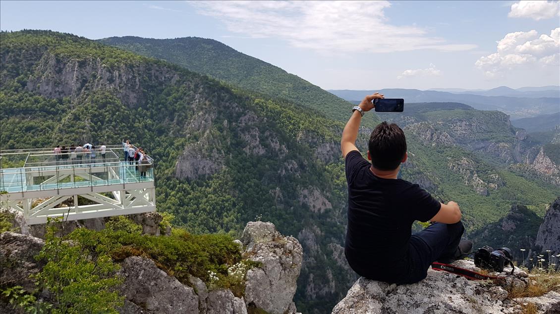 450 metre yükseklikteki cam terasta bayram yoğunluğu