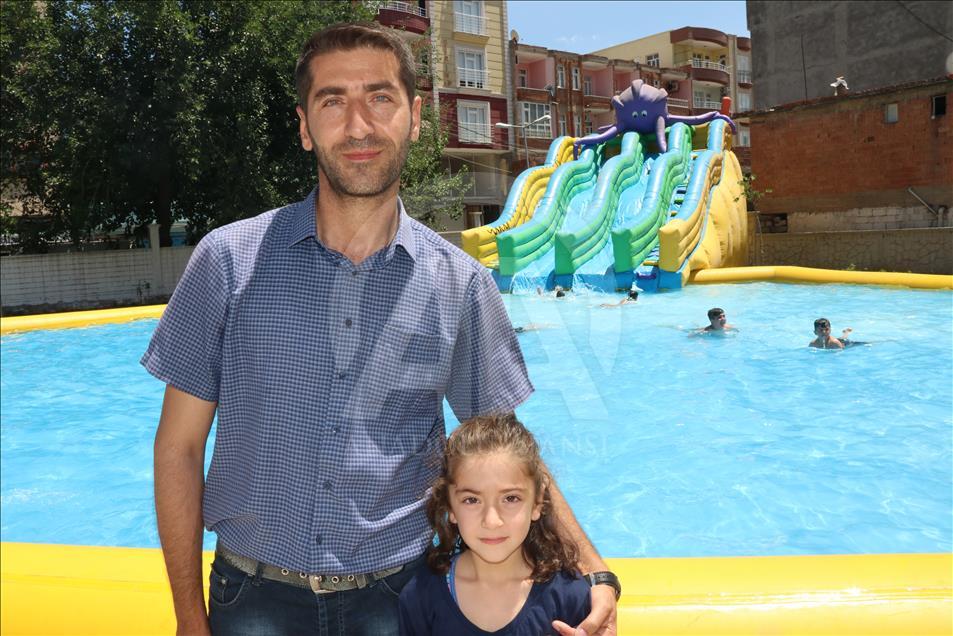 Görevlendirme yapılan belediyeden çocuklara yüzme havuzu
