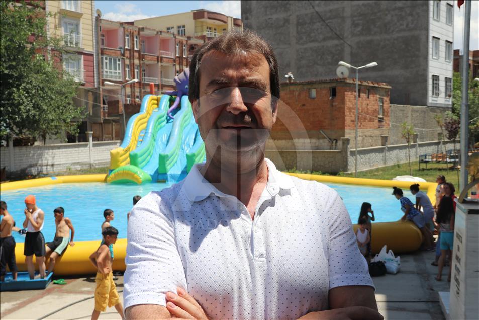 Görevlendirme yapılan belediyeden çocuklara yüzme havuzu