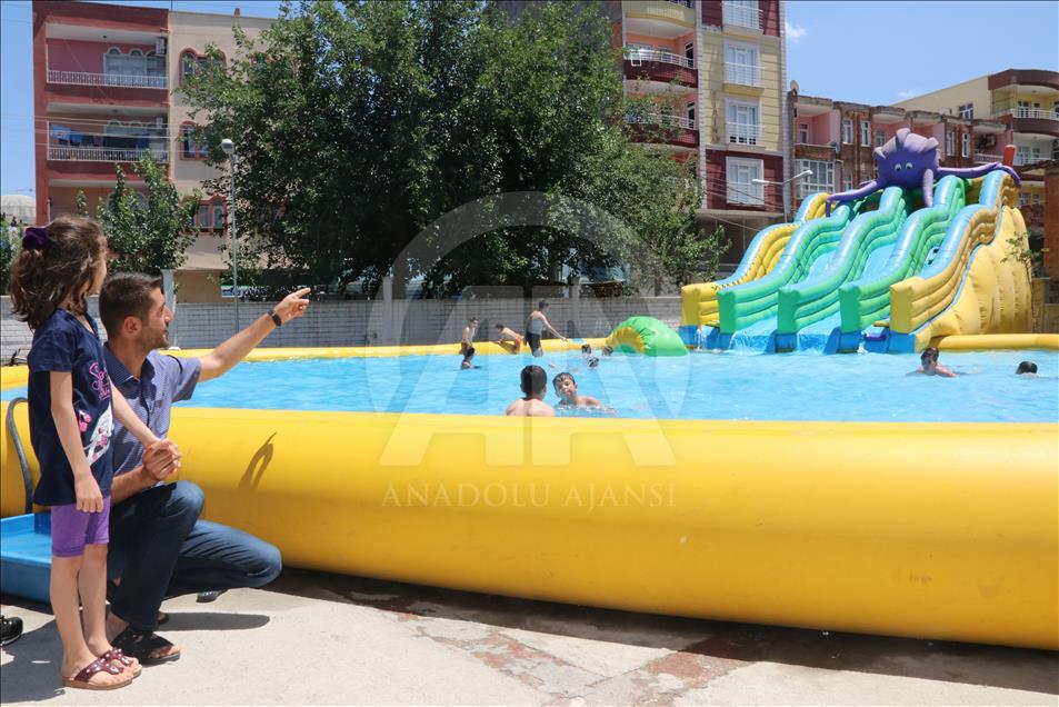 Görevlendirme yapılan belediyeden çocuklara yüzme havuzu
