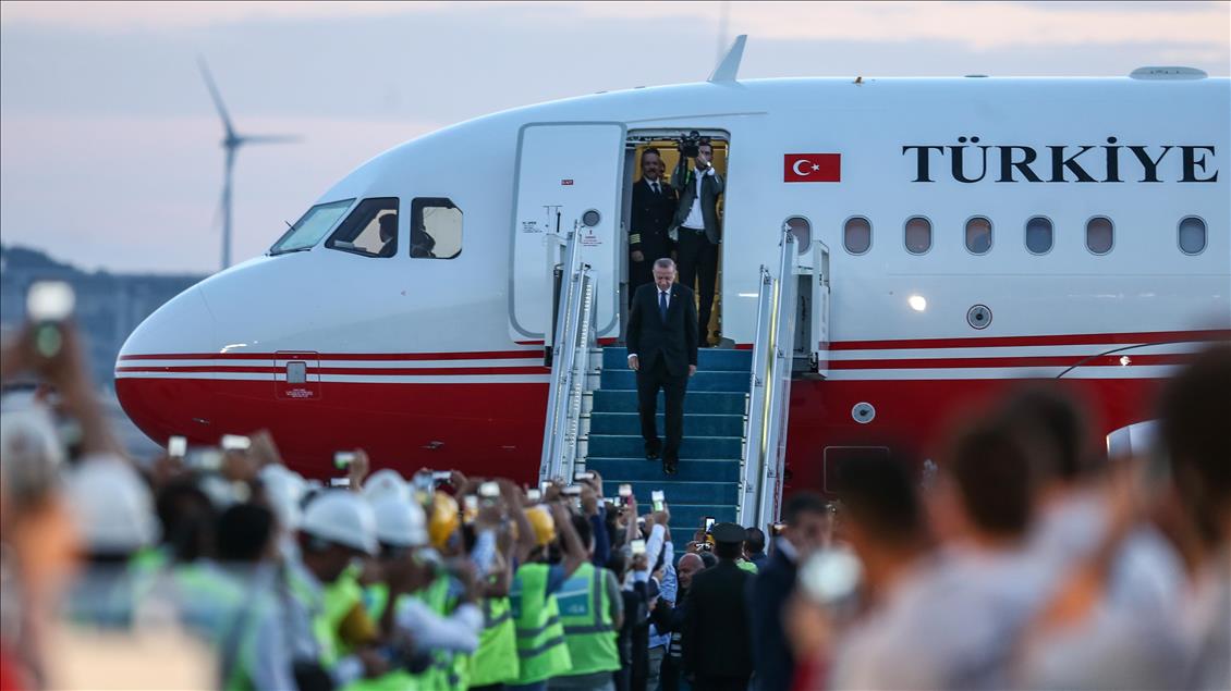 Cumhurbaşkanı Erdoğan'ı taşıyan uçak İstanbul Yeni Havalimanı'na ilk inişi yaptı