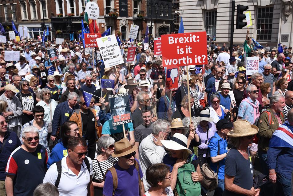 Londra'da Brexit karşıtı gösteri