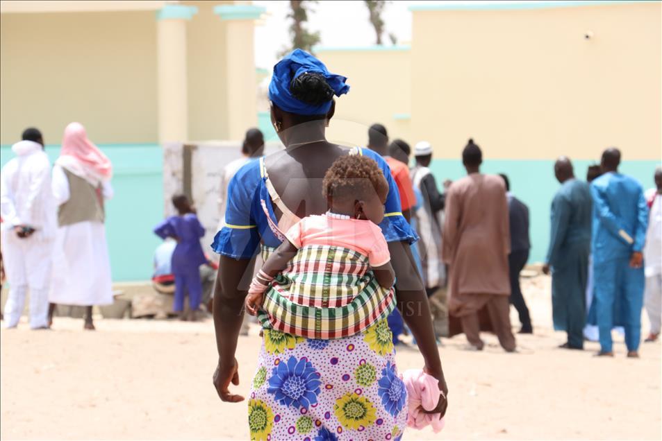 Senegal'de 700 kişinin Müslüman olduğu köy camisine kavuştu