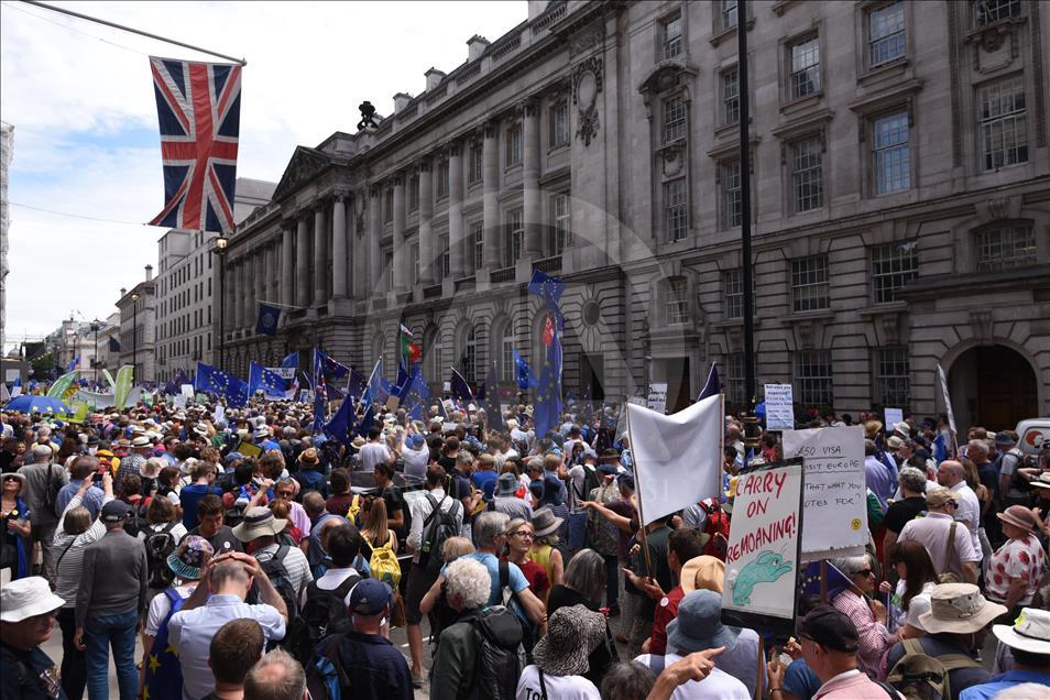Londra'da Brexit karşıtı gösteriy