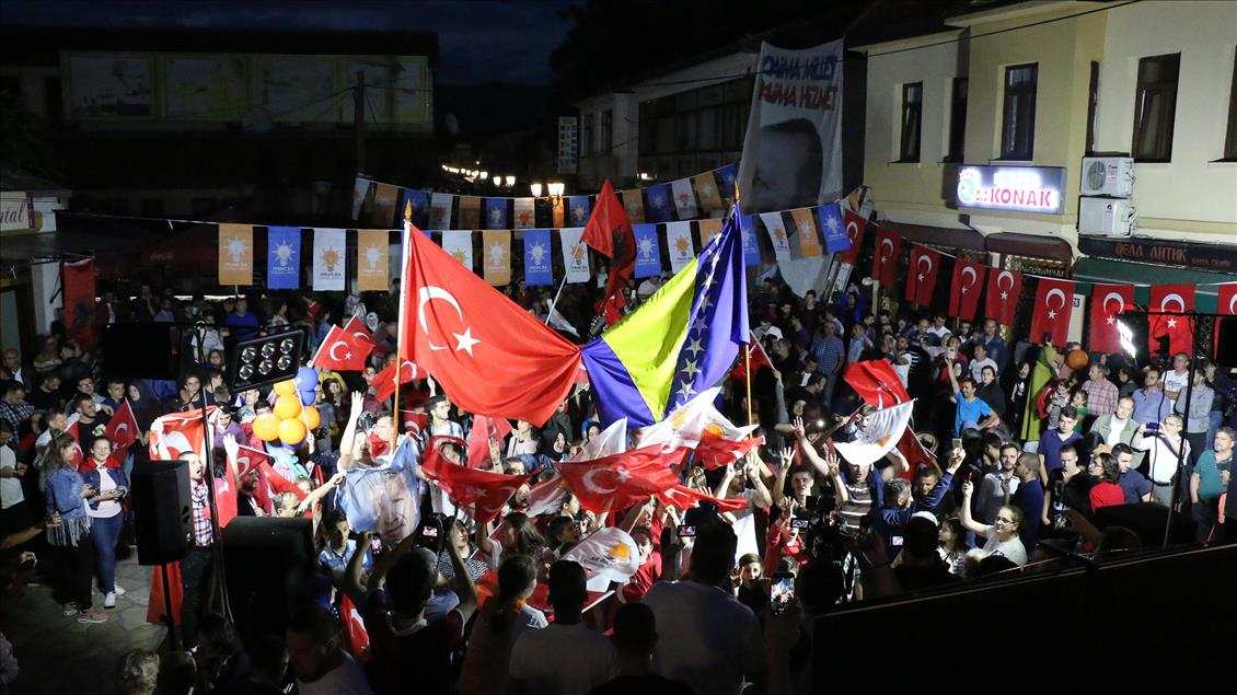 Makedonya'da seçim kutlaması 