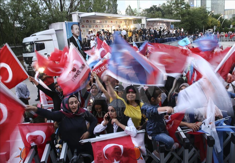 جشن و شادی مردم ترکیه پس از انتخابات در آنکارا