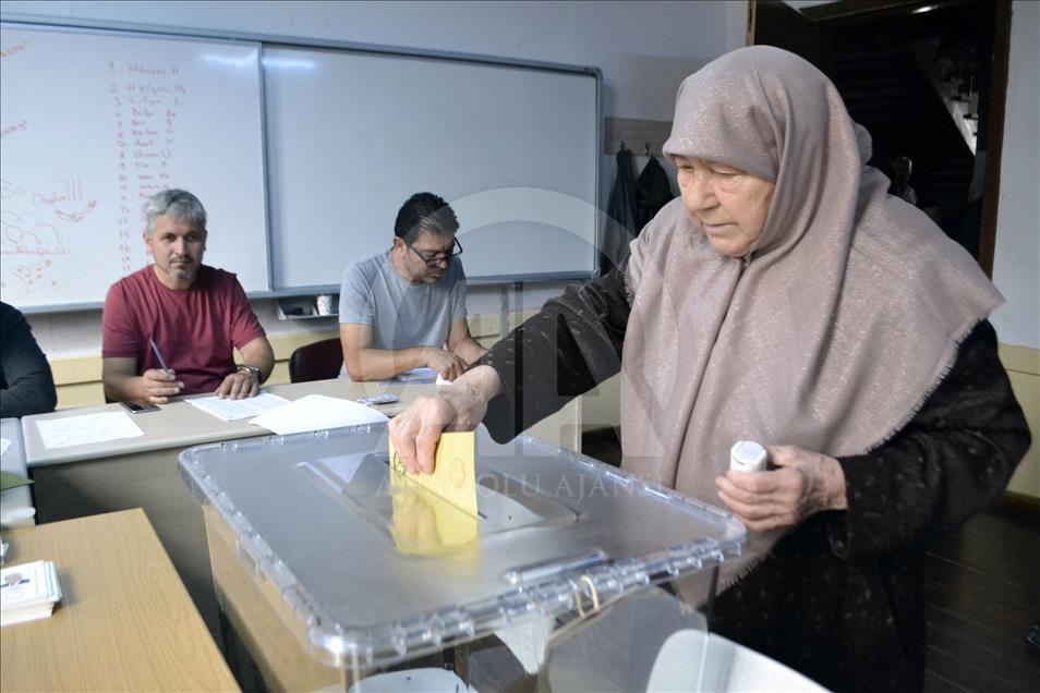 Voting begins for presidential and parliamentary elections in Turkey