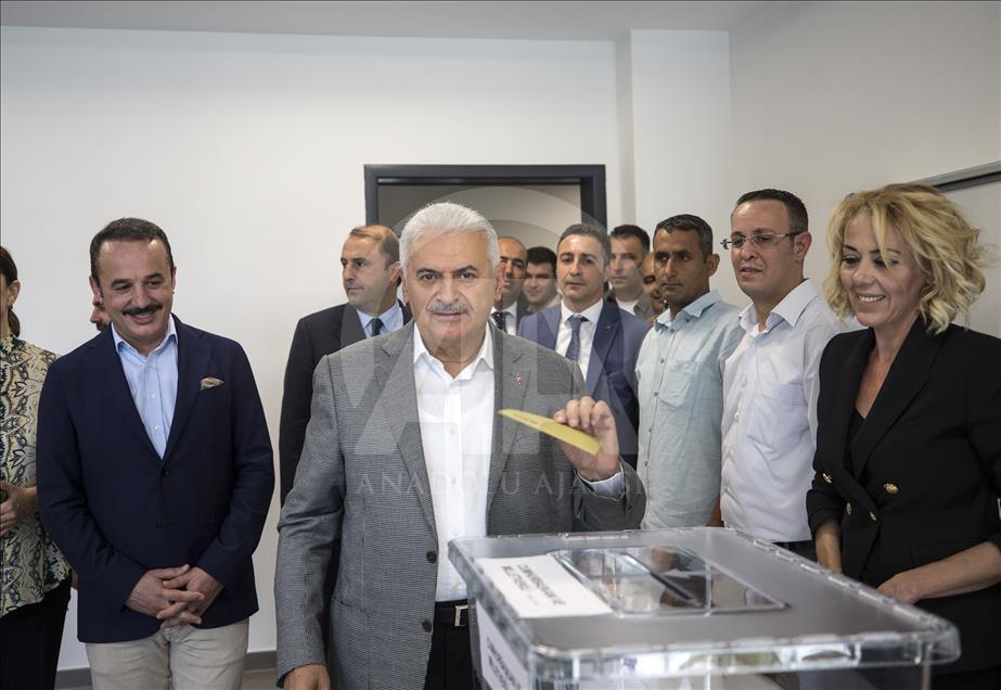 Başbakan Yıldırım oyunu İzmir'de kullandı