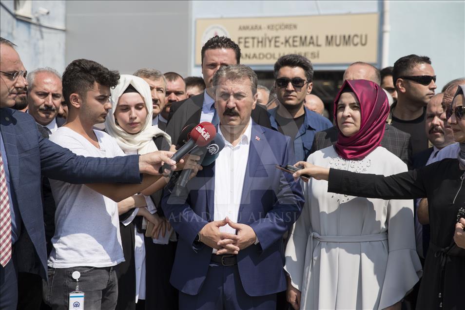 رهبر حزب اتحاد بزرگ ترکیه رای خود را به صندوق انداخت
