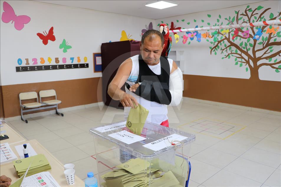 مشاهد من العرس الديمقراطي المتمثل بالانتخابات التركية
