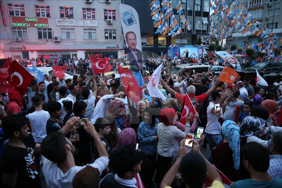 В Стамбуле празднуют победу Эрдогана на выборах
