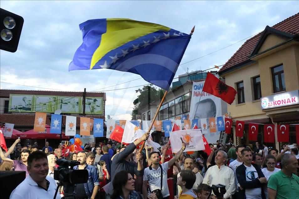 Makedonya'da seçim kutlaması 