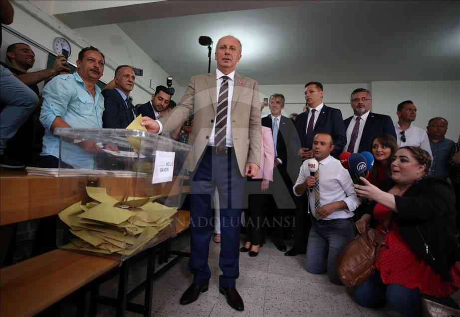 مرشح حزب "الشعب الجمهوري" للرئاسة التركية يدلي بصوته في الانتخابات
