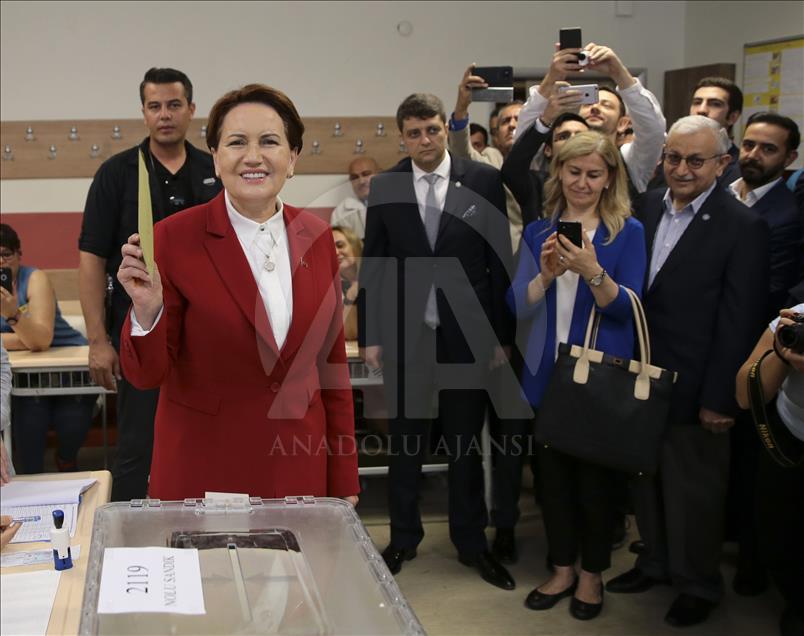 İYİ Parti'nin Cumhurbaşkanı adayı Meral Akşener, oyunu kullandı